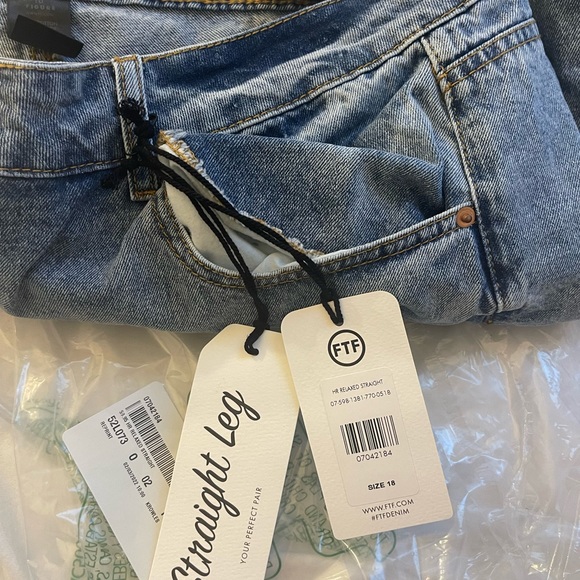 High Rise Relaxed Fit Straight Leg Jeans - Picture 3 of 4